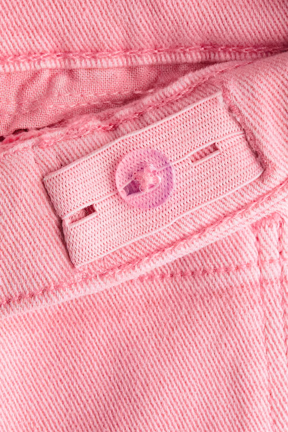 Джинсы с расширенными штанинами