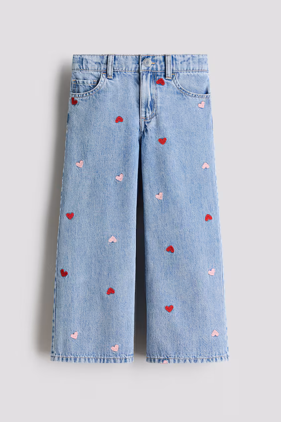 Джинсы с широкими штанинами и узором сердец