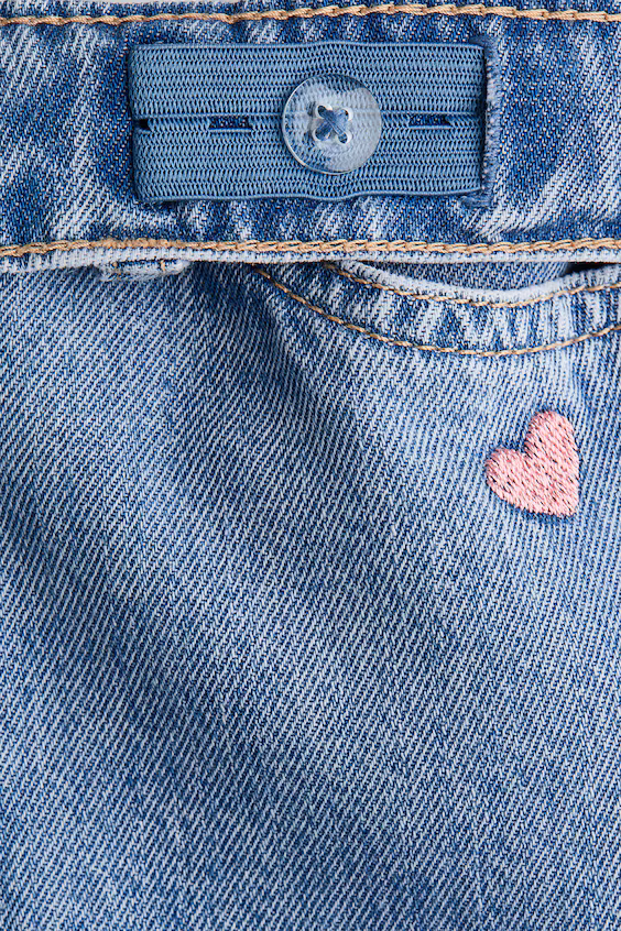 Джинсы с широкими штанинами и узором сердец