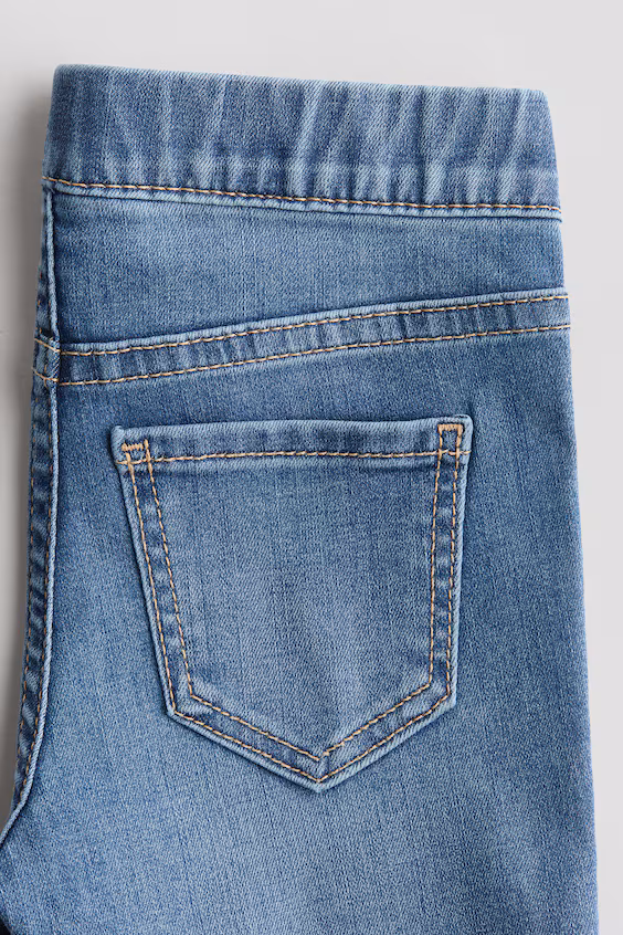 Джинсы с узкими штанинами из суперэластичной ткани