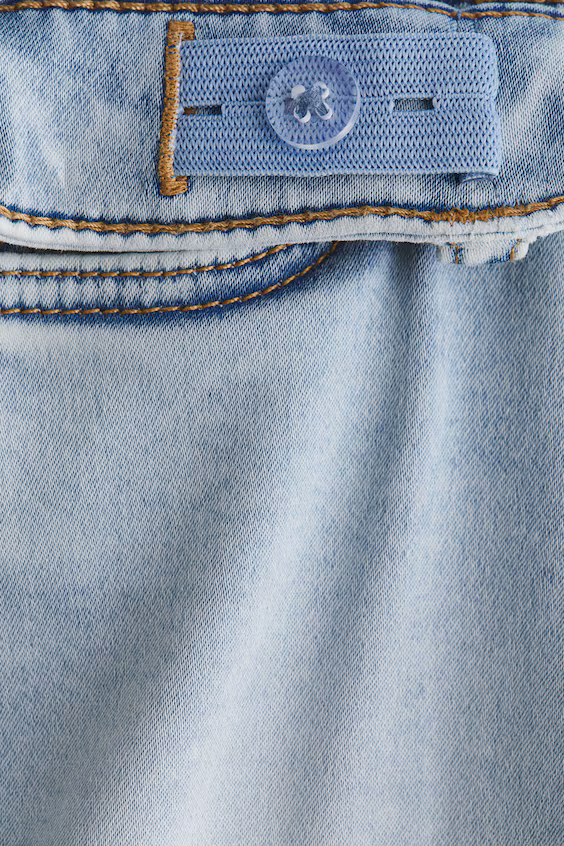 Джинсы с широкими узкими штанинами из очень мягкой ткани