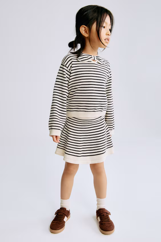 Комплект свитера и юбки