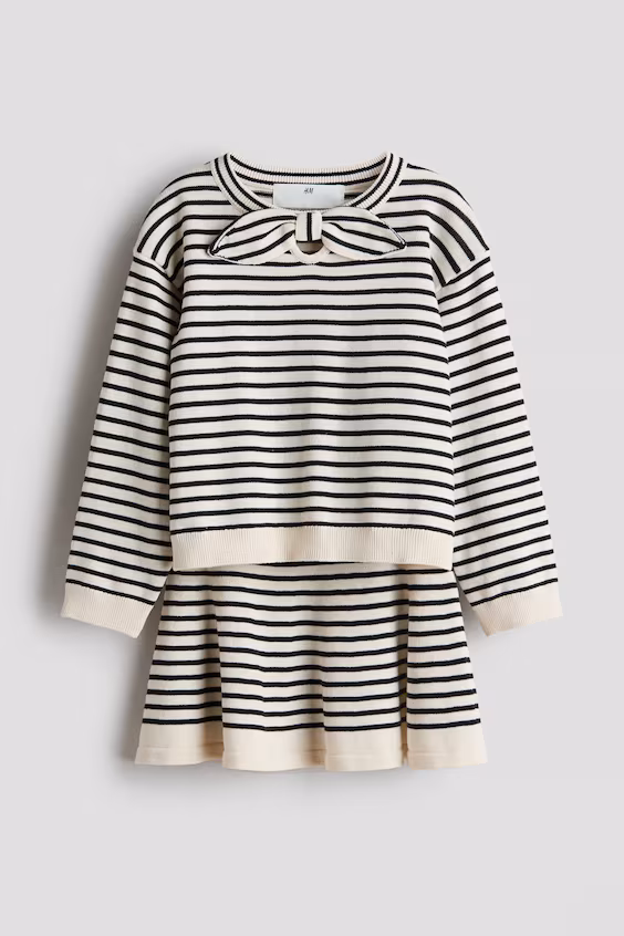 Комплект свитера и юбки