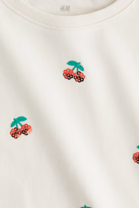 Футболка с узорами