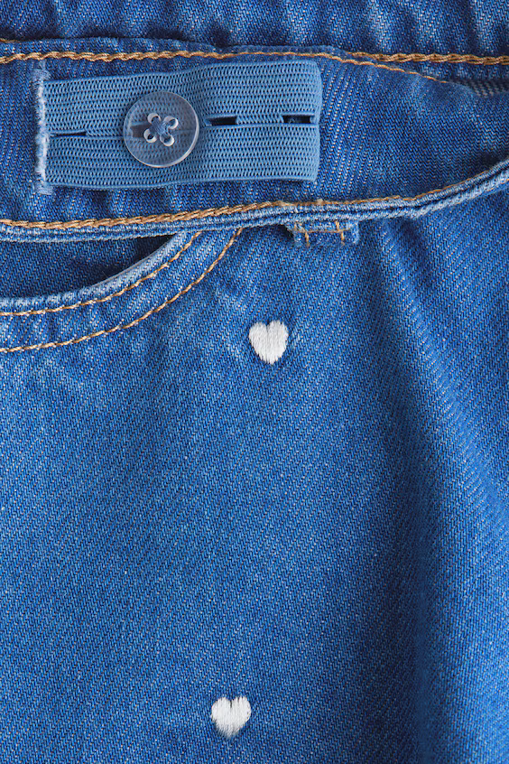 Джинсовые шорты с вышивкой