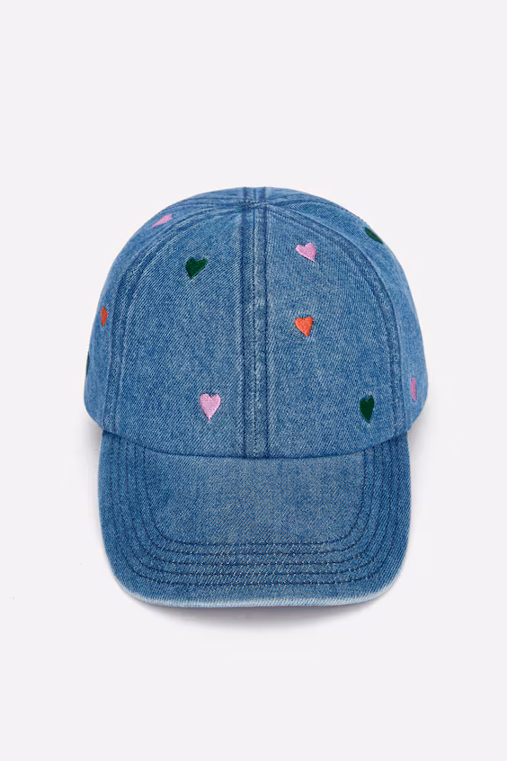 Джинсовая бейсболка с вышивкой