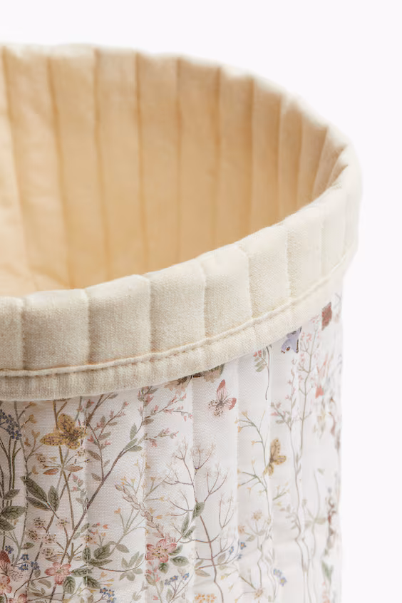 Большая корзина из стёганого материала