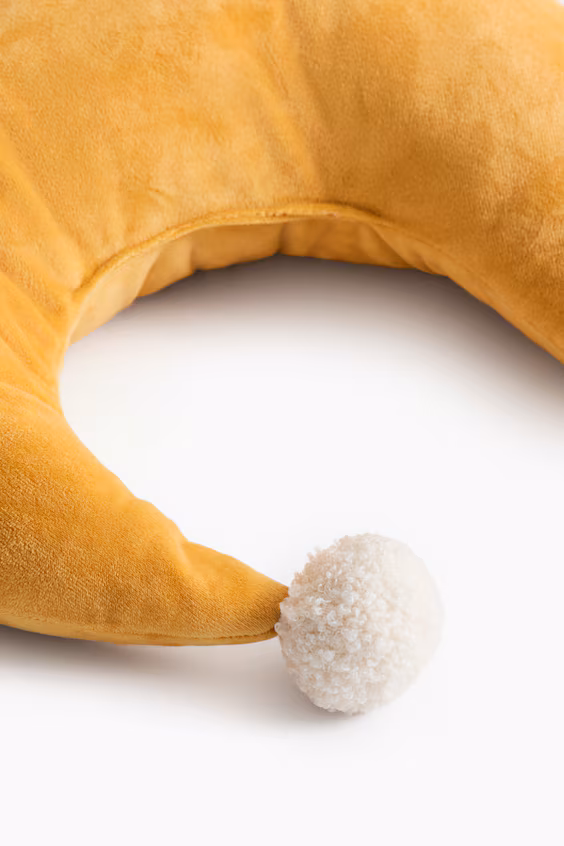 Подушка в виде луны