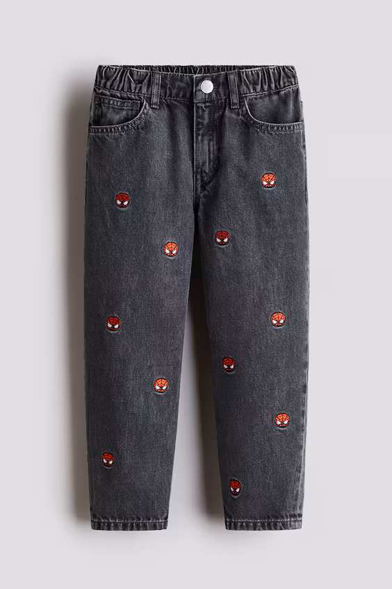 Джинсы regular fit с принтом