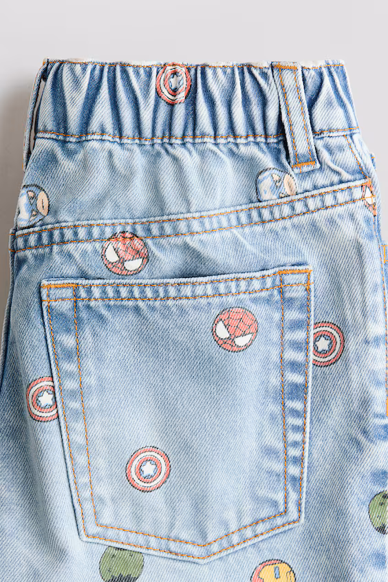 Регулярнокроеные джинсы с рисунком regular fit