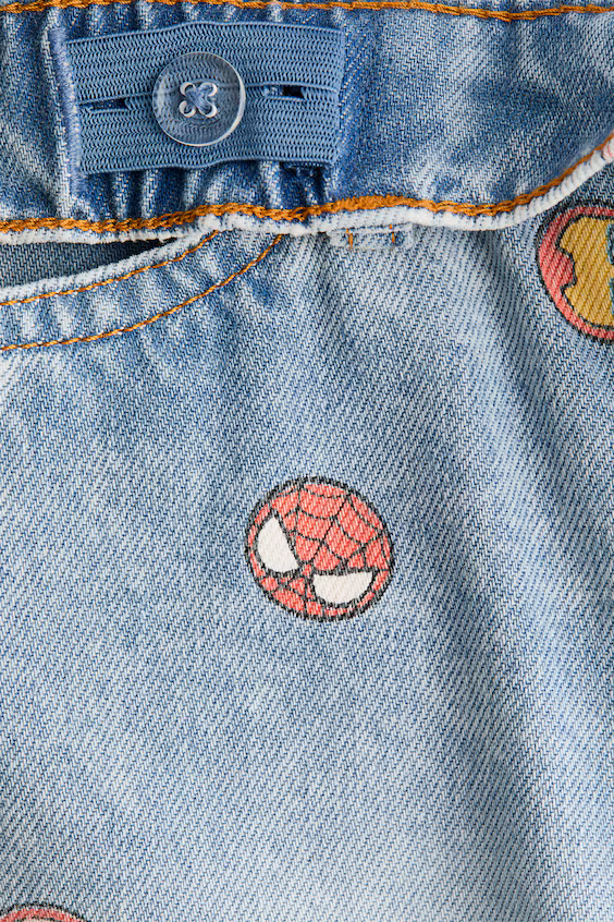 Регулярнокроеные джинсы с рисунком regular fit