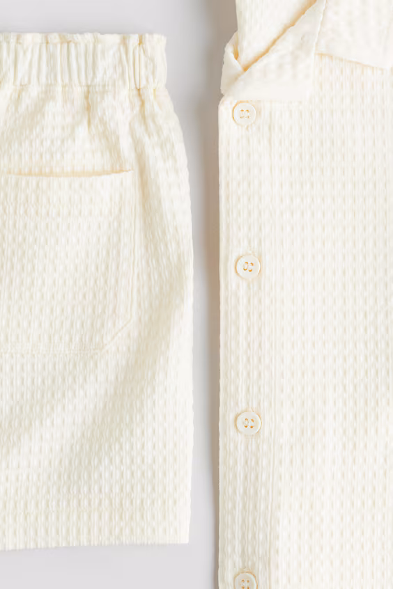 Костюм из рубашки и шорт