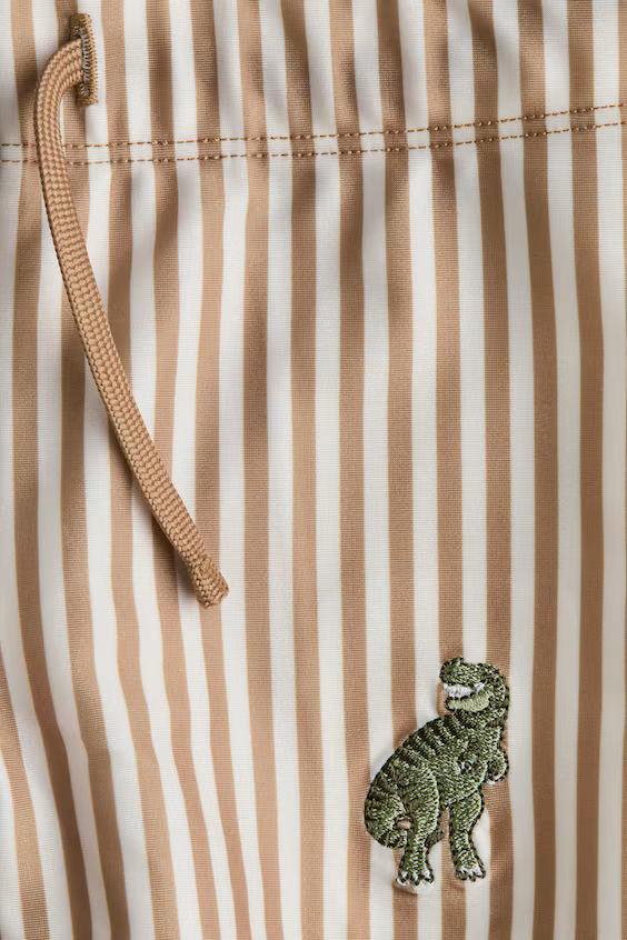 Плавки с вышитым узором