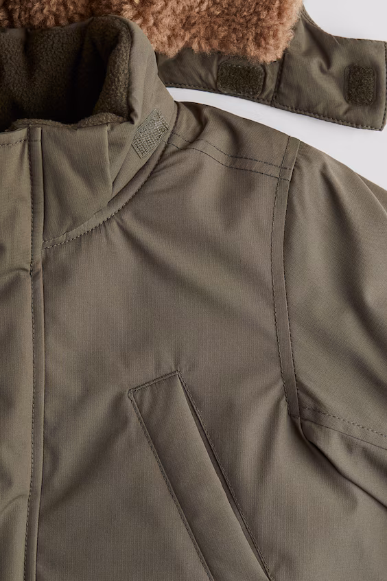 Парка с утеплителем и водоотталкивающая