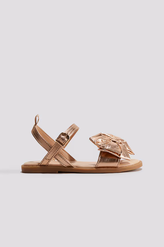 Сандалии с металлическим блеском