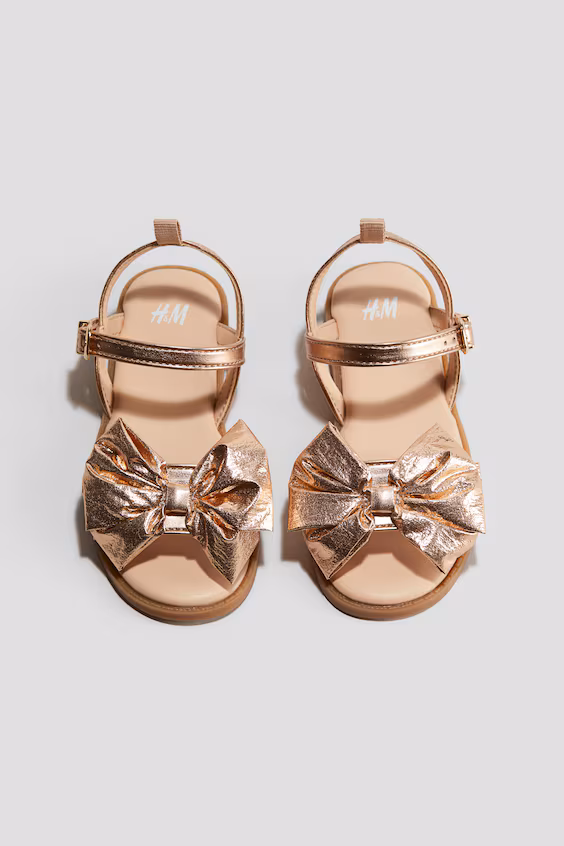 Сандалии с металлическим блеском