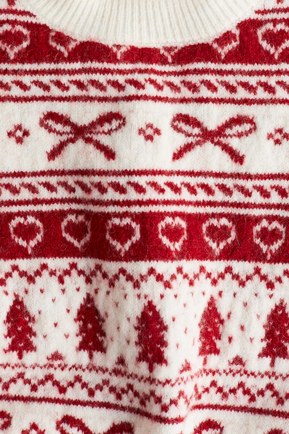 Свободная свитер с узором