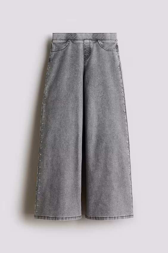 Брюки в джинсовом стиле с заклепками