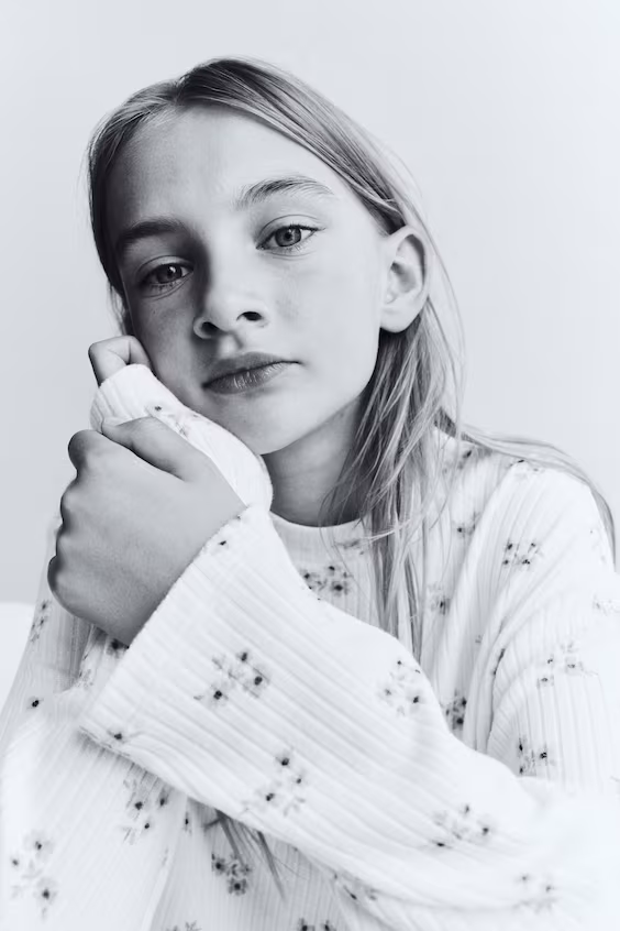 Костюм из свитера и брюк