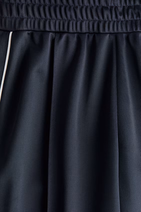 Спортивные брюки с широкими брюквами