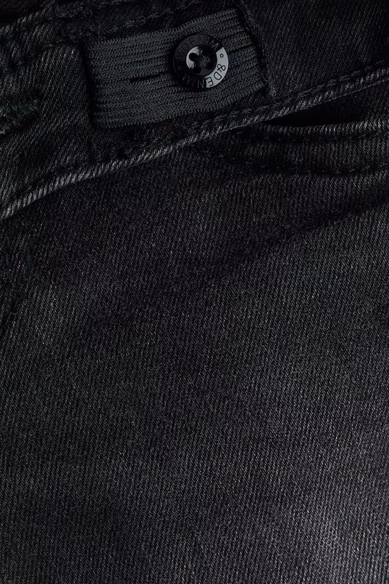 Джинсы с расклешенными штанинами