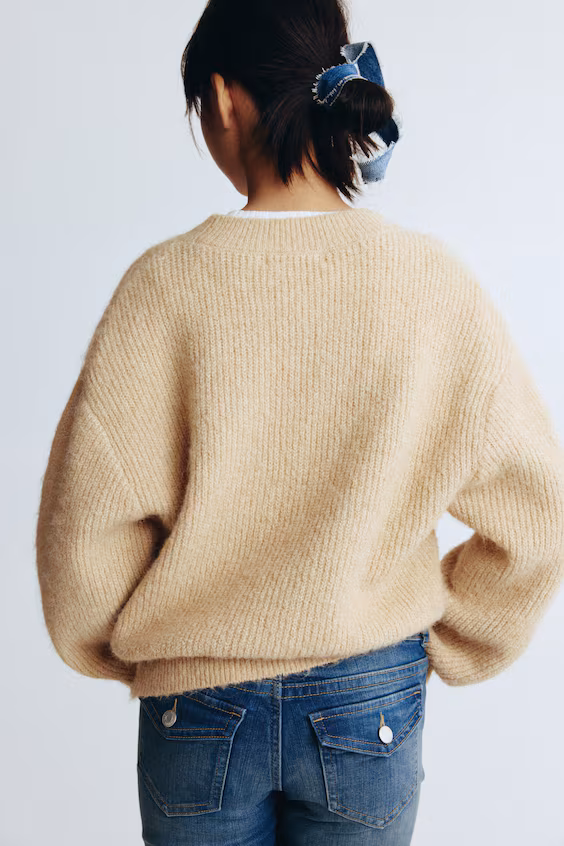 Джинсы свободного кроя с уширенными штанинами