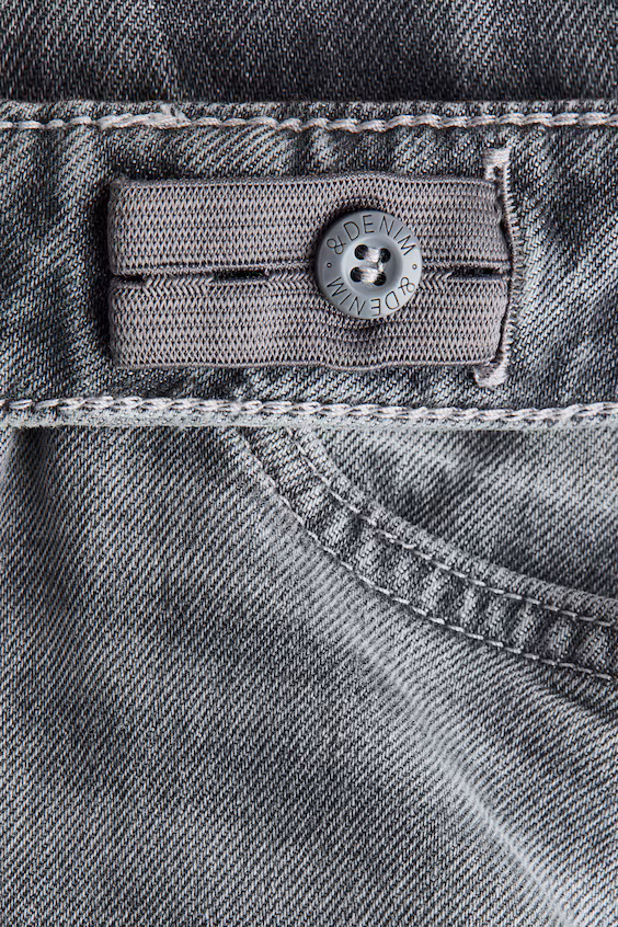 Джинсы свободного кроя с буткатингом