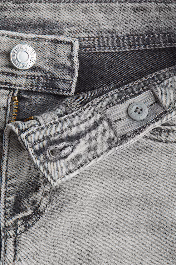 Джинсы с расклешенными штанинами