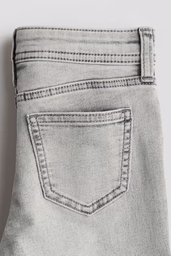 Джинсы с расклешенными штанинами