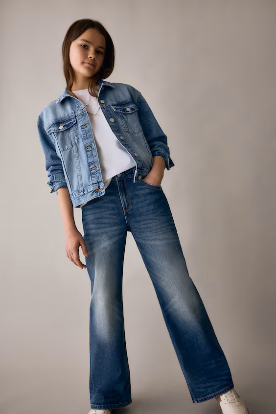 Джинсы свободного кроя с буткат штаниной