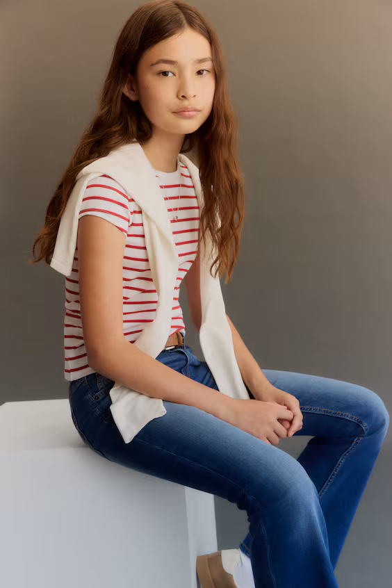 Джинсы с расклешенными штанинами