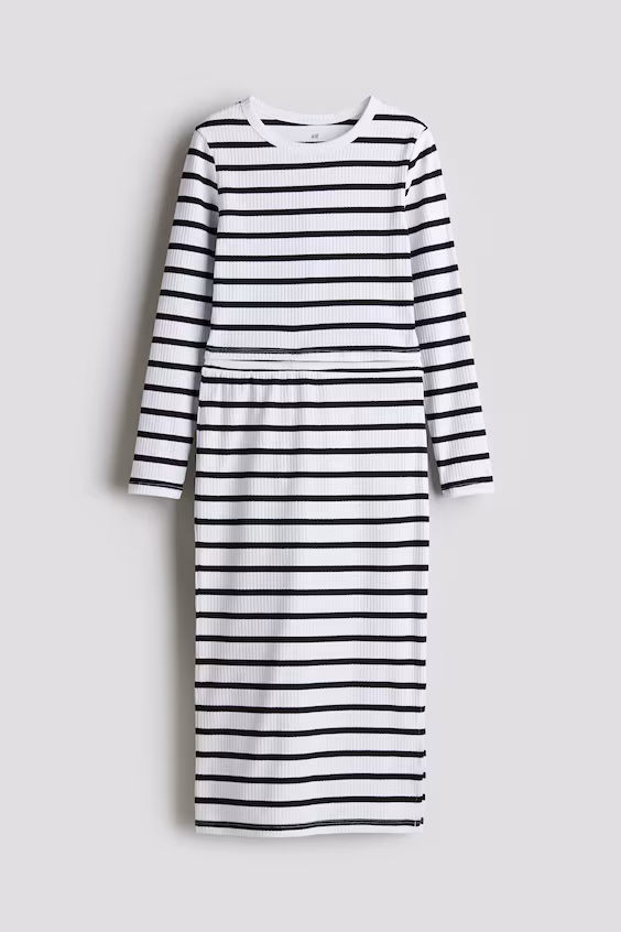 Комплект из рубчатой свитерки и юбки