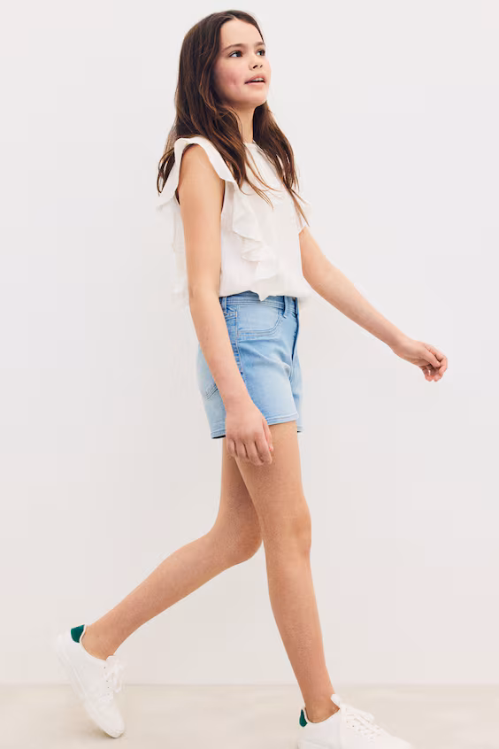 Шорты из джинсовой ткани