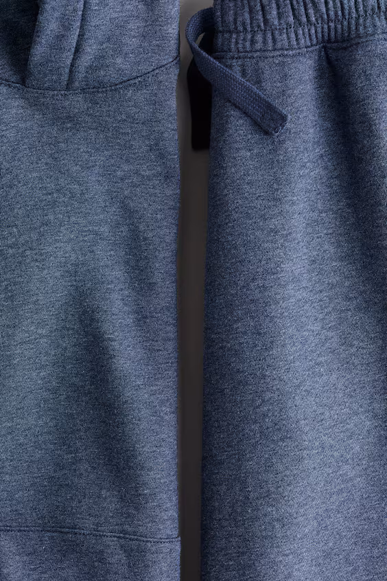 Костюм с худи и брюками-джоггерами