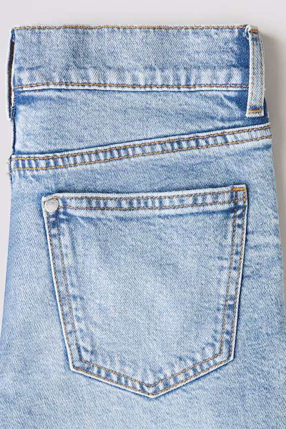 Джинсы узкого кроя с комфортной посадкой