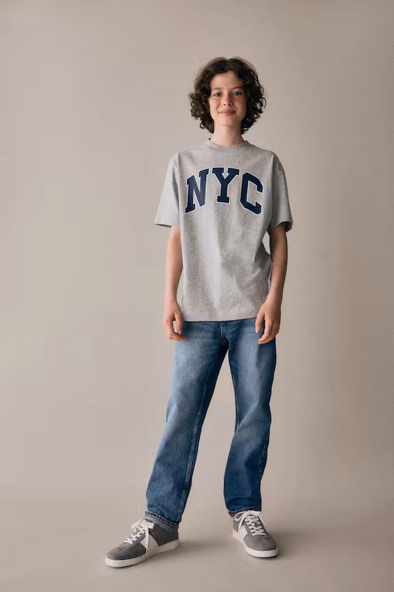 Джинсы свободного кроя с зауженными штанинами