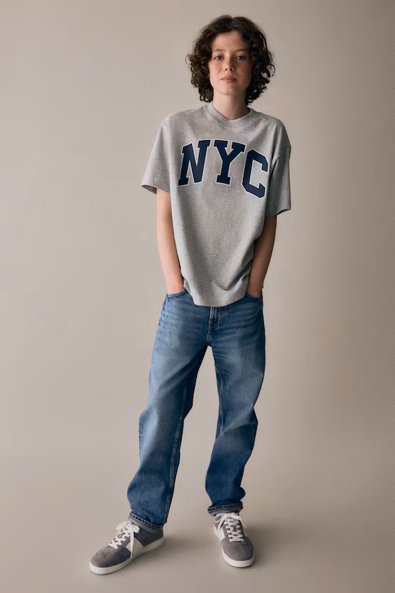 Джинсы свободного кроя с зауженными штанинами