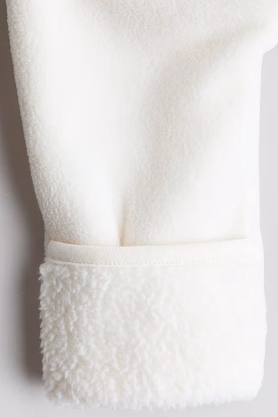 Комбинезон из мягкого меха с капюшоном