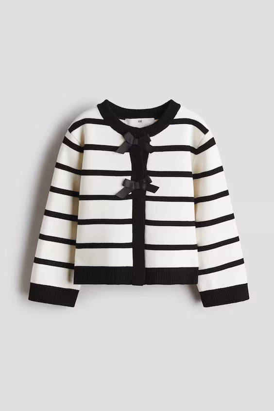 Кардиган из трикотажа с белым и черным полосатым узором и бантами