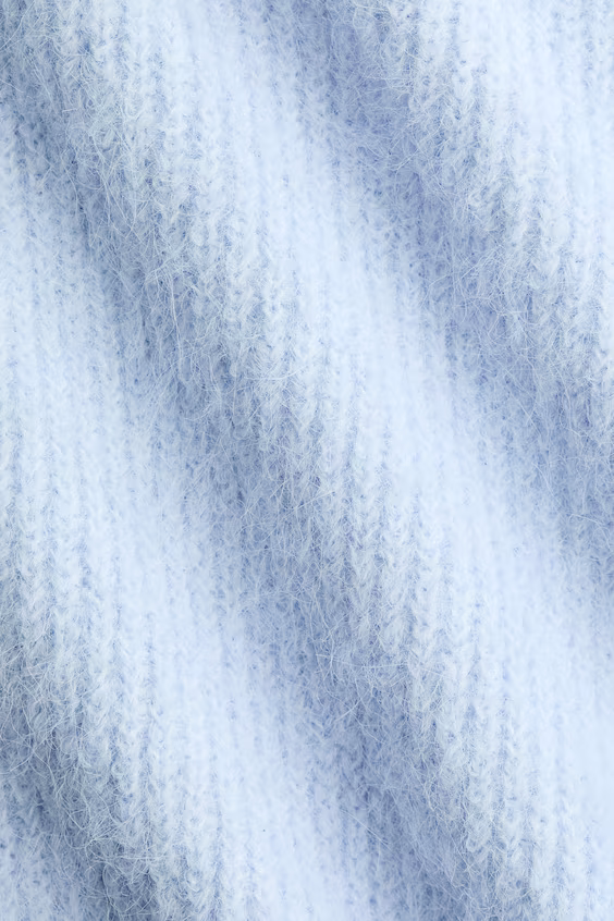 Свитер в рубчик