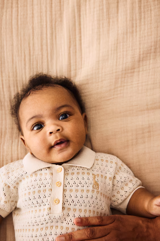 Футболка из вязаного материала с узором из пробивного полотна