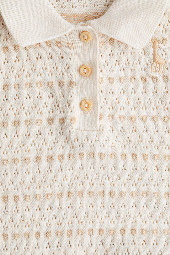 Футболка из вязаного материала с узором из пробивного полотна