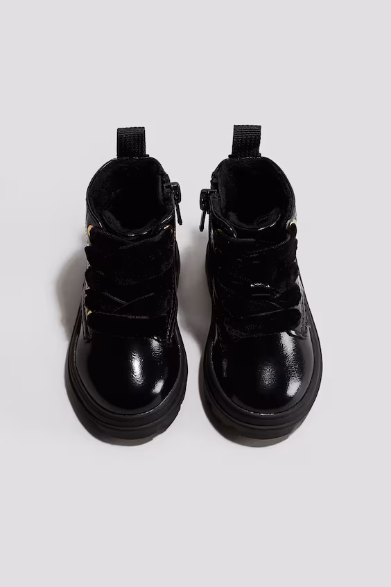 Ботинки на шнуровке