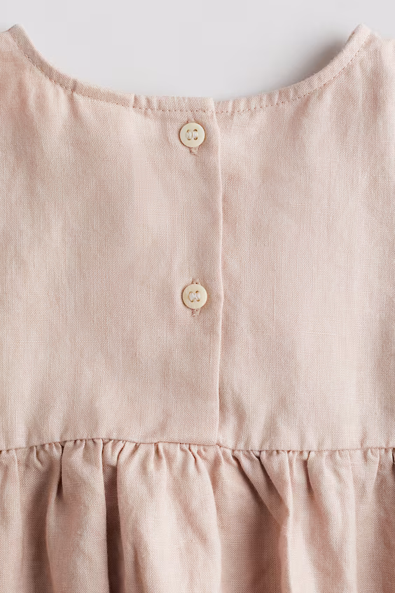 Платье из льна