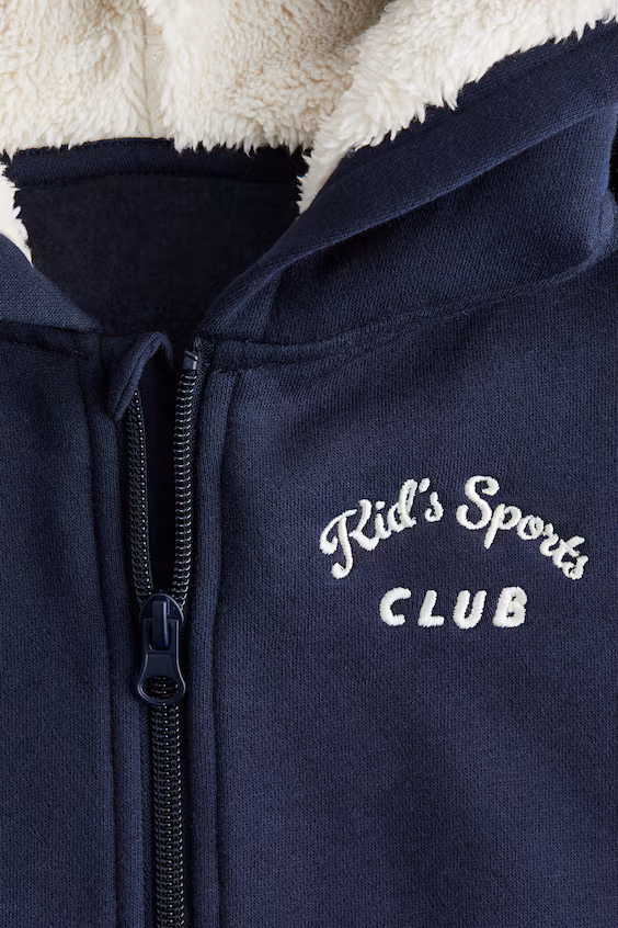 Куртка с капюшоном и молнией с вышивкой