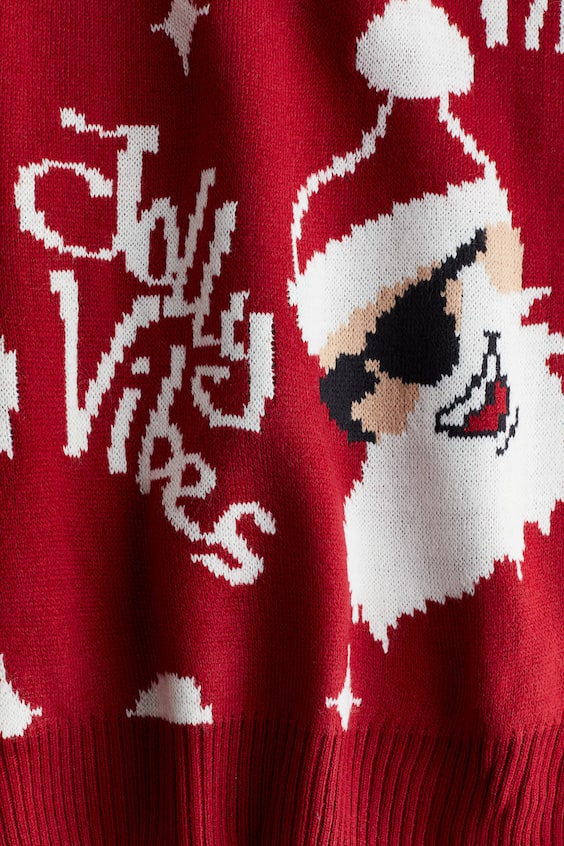 Свитер в технике жаккард