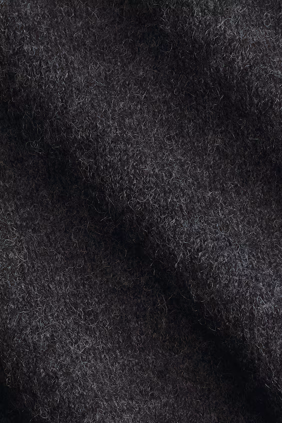 Свитер из мягкой ткани