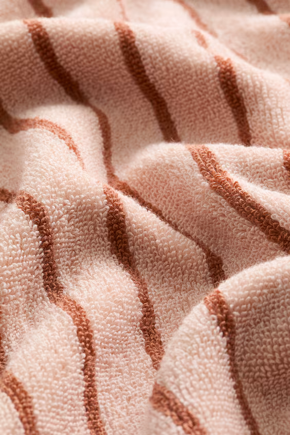 Рушник для гостей в полоску