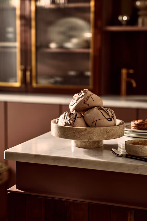 Стеклянная подносная тарелка на ножке