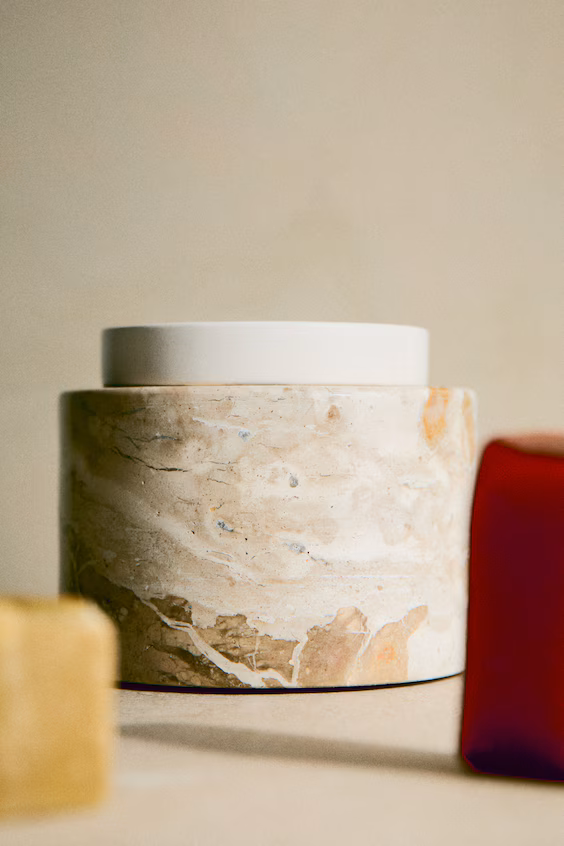 Банка из мрамора с крышкой